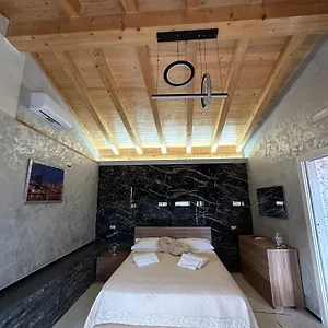 Testa House , Aeroporto di Catania Fontana Rossa Italia